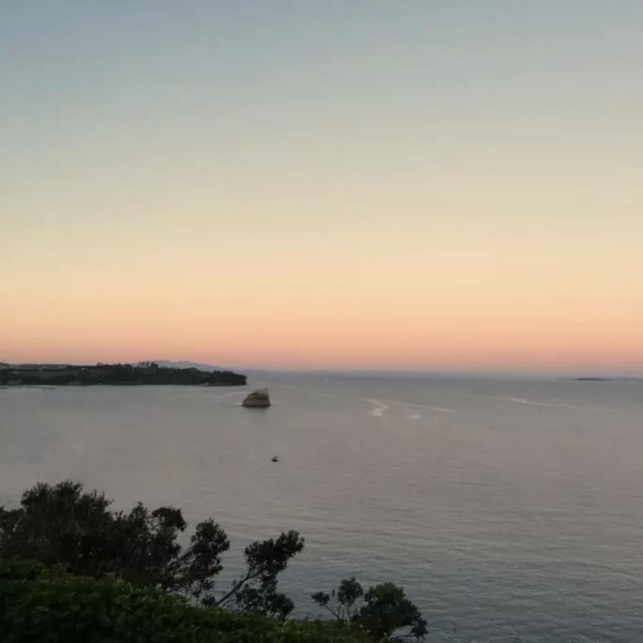 Luxury House With Clifftop Seaview Whangaparaoa Esterno foto