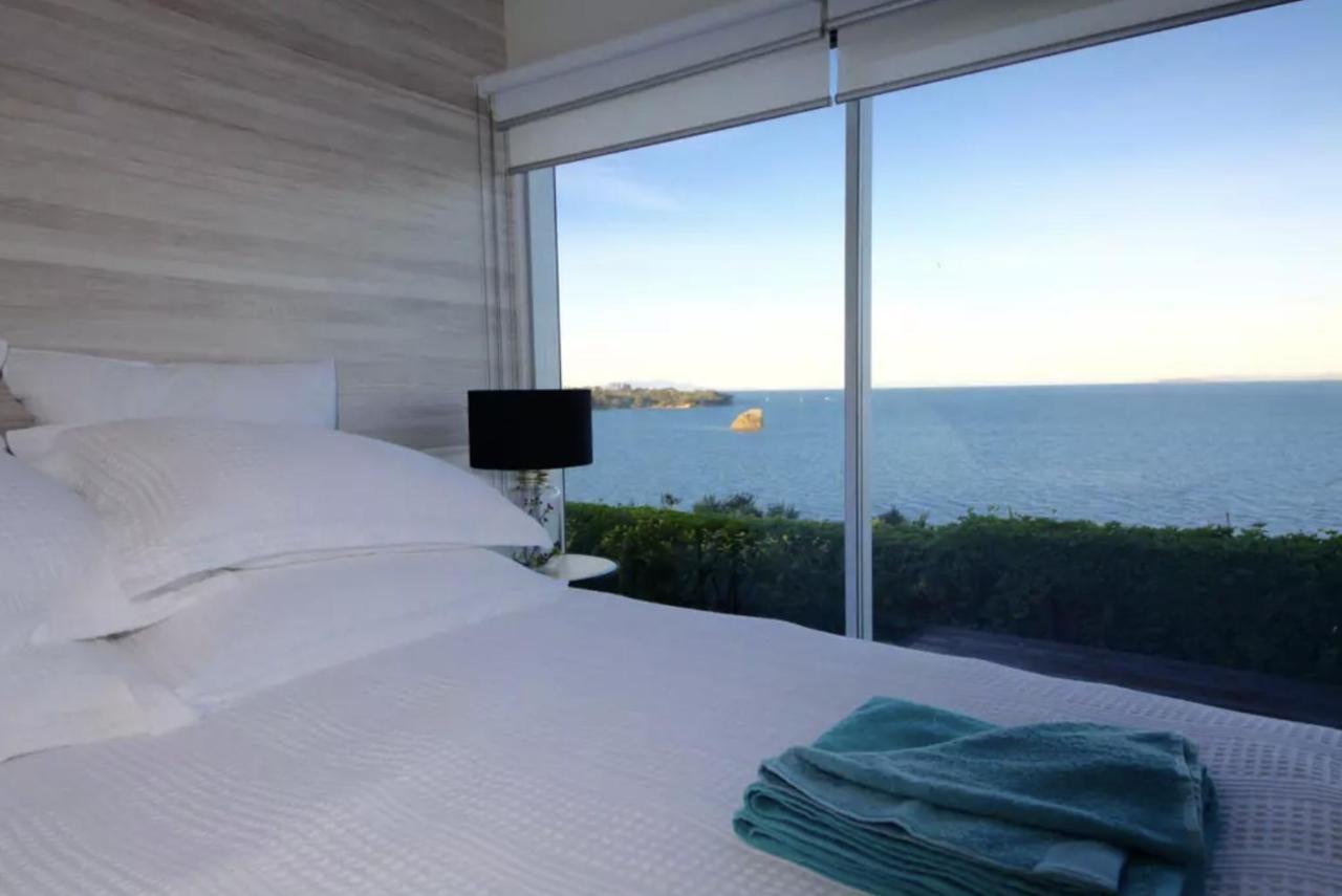 Luxury House With Clifftop Seaview Whangaparaoa Esterno foto
